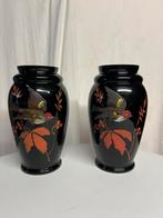 Paire de vases noir peints main chardonnerets, Enlèvement