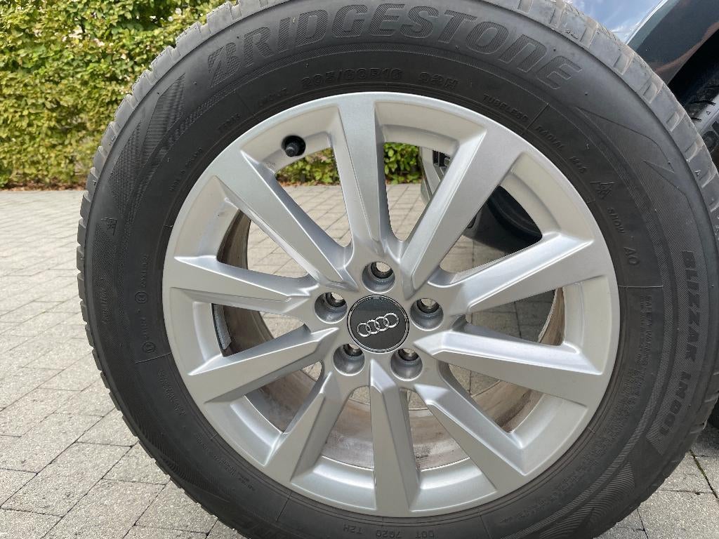 Set winterbanden met 4 velgen 205/60 R16, Pneus hiver, 16 pouces, Véhicule de tourisme, 205 mm