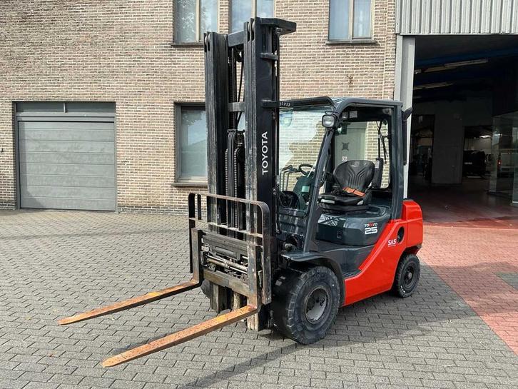 2012 Toyota 02-8FDF25, Articles professionnels, Machines & Construction | Chariots élévateurs & Transport interne, Chariot élévateur