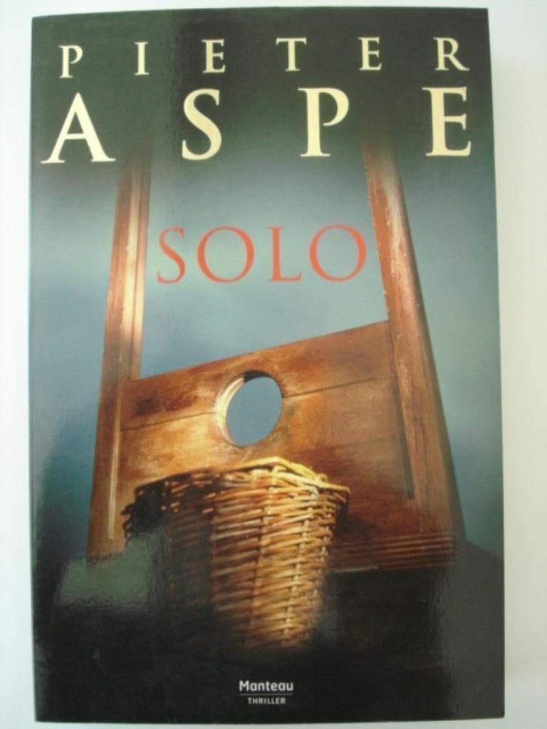 22OZ. Pieter Aspe Solo Manteau Thriller, Boeken, Thrillers, Zo goed als nieuw, België, Verzenden