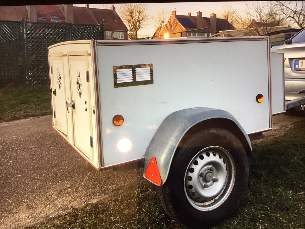 Honden aanhangwagen, Enlèvement