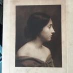 Photogravure portrait de jeune fille. De Gustave Marissiaux, Collections, Photos & Gravures, Avant 1940, Photo, Comme neuf, Enlèvement