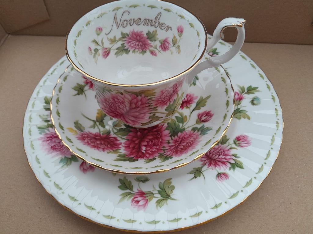 royal albert flowers of the month, Enlèvement ou Envoi