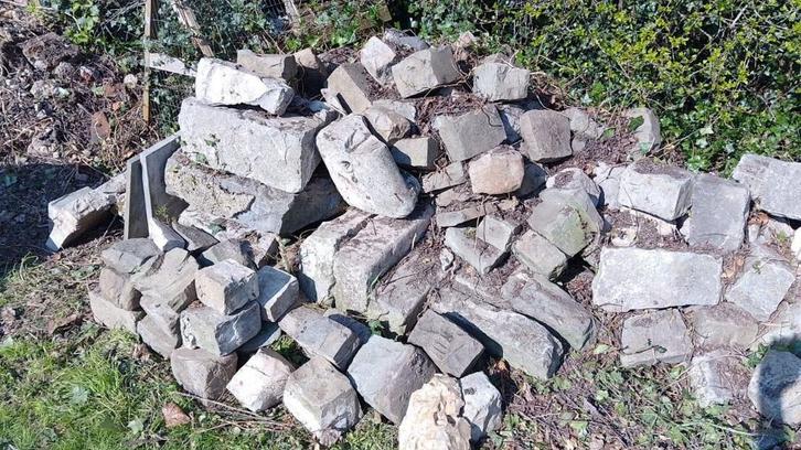 Pierre et divers matériaux à donner, Tuin en Terras, Tegels en Klinkers, Beton, Ophalen