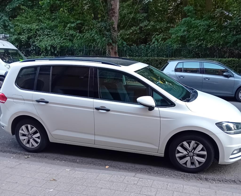 Vw Touran 1.6 Diesel, 110 pk. 7 zitplaatsen, panoramadak, Auto's, 7 zetels, Particulier, Parkeersensor, Te koop