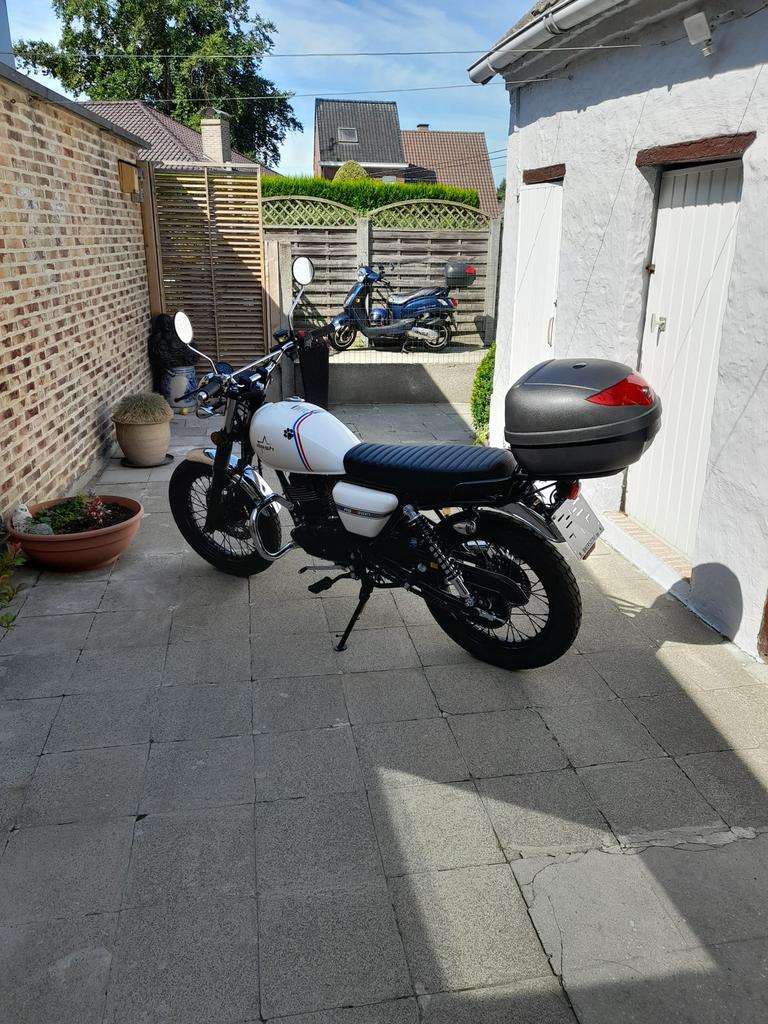 Lichte motor nieuwstaat 400 km, Particulier