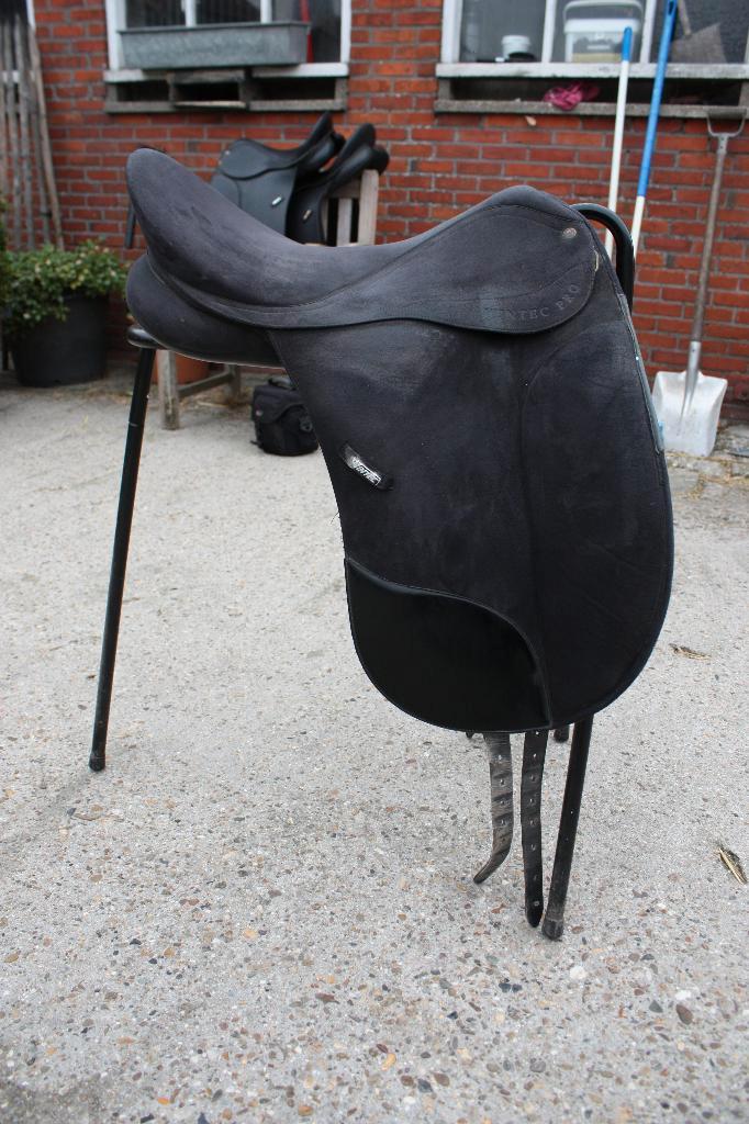 Dressuurzadel Wintec Pro 17", Animaux & Accessoires, Chevaux & Poneys | Selles, Utilisé, Dressage, Enlèvement