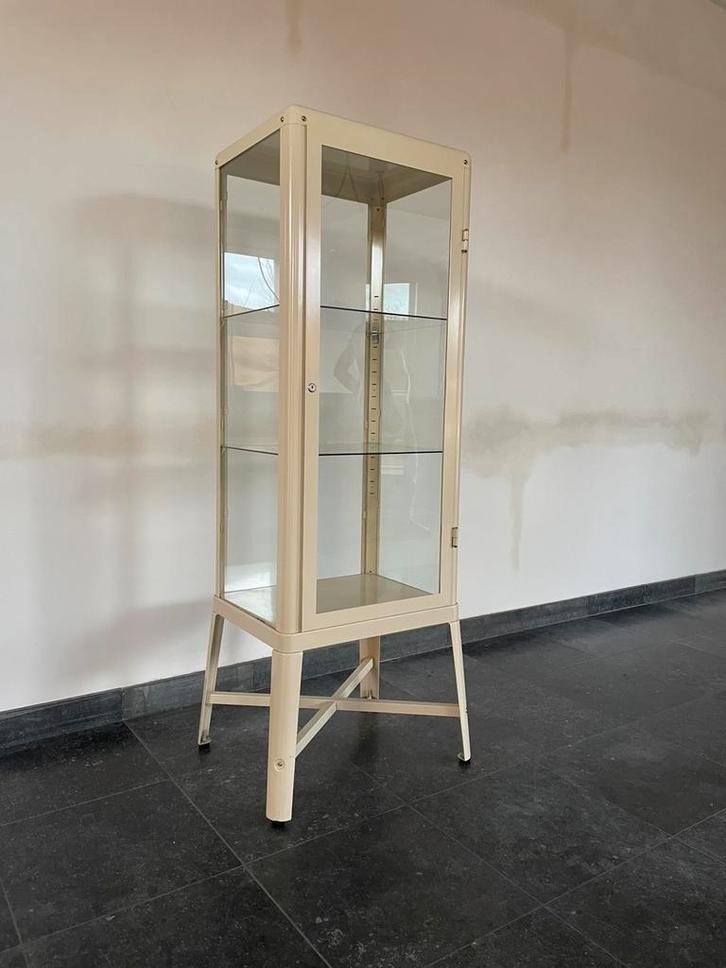 Vitrinekast (FABRIKÖR) nieuwstaat, Maison & Meubles, Armoires | Vitrines, Comme neuf, 100 à 150 cm, 50 à 100 cm, 25 à 50 cm, Enlèvement