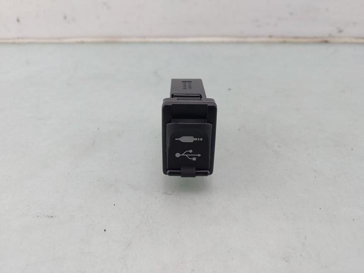 PORT AUX/USB Toyota RAV4 (A4) (|8619042040|), Autos : Pièces & Accessoires, Autres pièces automobiles, Toyota, Utilisé