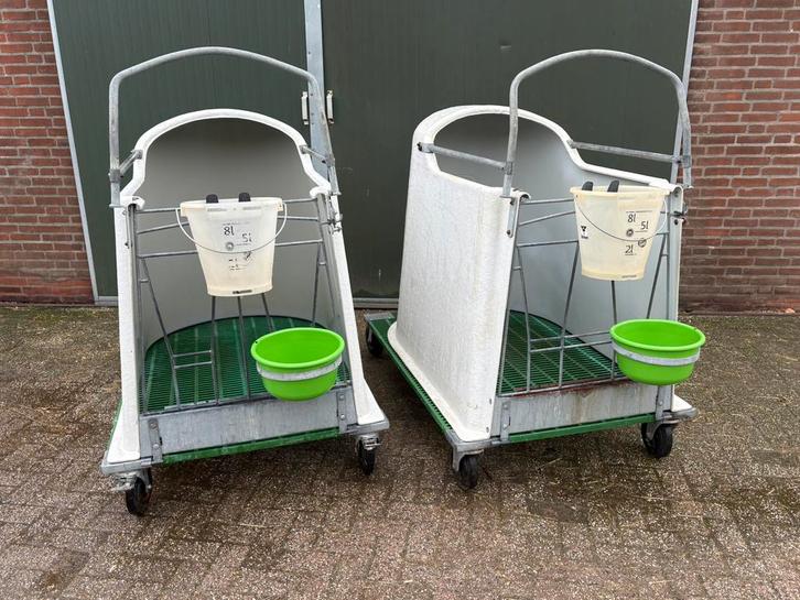 2x kalverhok / kalveriglo / kalverhut, Dieren en Toebehoren, Runderen