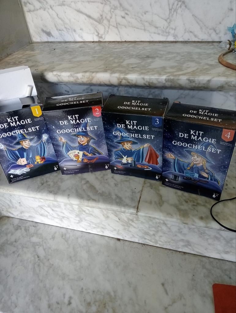 Vier dozen goochelsets, Hobby en Vrije tijd, Gezelschapsspellen | Overige, Ophalen of Verzenden