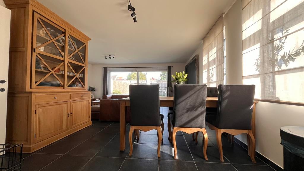 Landelijke vitrinekast in massief eik, Huis en Inrichting, Ophalen