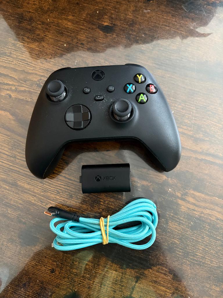 manette microsoft originale xbox + play n charge, Consoles de jeu & Jeux vidéo, Sans fil, Enlèvement ou Envoi, Xbox Series S, Comme neuf