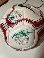Ballon signé par les Red Devils il y a des années, Sports & Fitness, Enlèvement ou Envoi, Comme neuf, Ballon