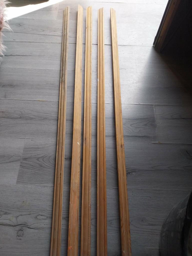 Moulures en bois 4m et 2,5m, Bricolage & Construction, Enlèvement, Comme neuf, 300 cm ou plus, Autres types