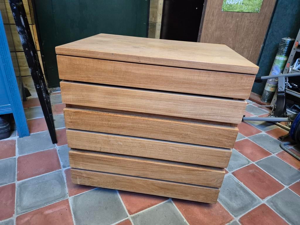 Twee teaken ladekastjes., Ophalen