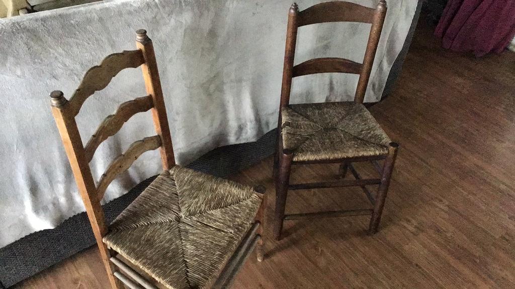 Oude kerkstoelen, Ophalen