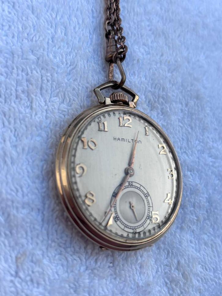 Vintage Hamilton Pocket watch, Bijoux, Sacs & Beauté, Montres | Anciennes | Antiquités, Montre de poche, Autres marques, Autres matériaux