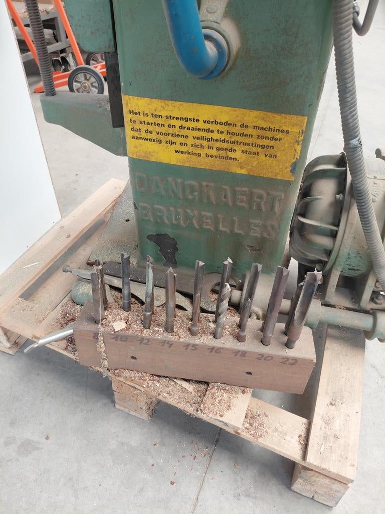 2 hout bewerkings machines, Ophalen