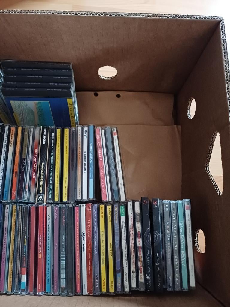 Bananendoos vol cd 's, Enlèvement