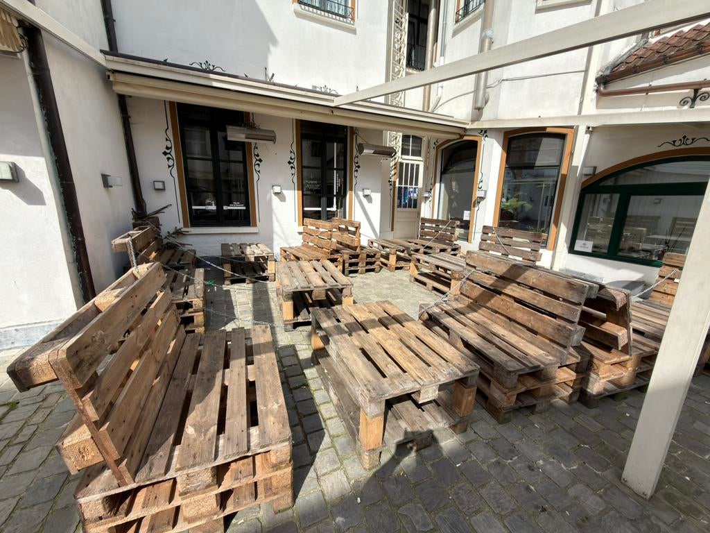 Terras in pallets: 10 sets beschikbaar: 100 euro per set, Tuin en Terras, Tuinsets en Loungesets, Zo goed als nieuw, Bank, Ophalen
