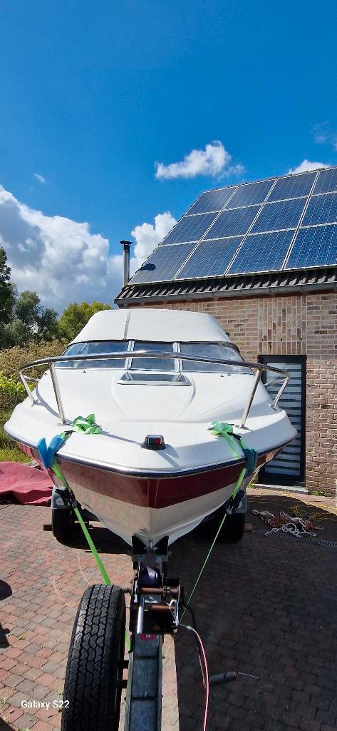 Maxum 1900 srb avec cabine, Sports nautiques & Bateaux, Speedboat, Utilisé, 3 à 6 mètres, Essence, 120 à 200 ch, Polyester, Moteur in-bord