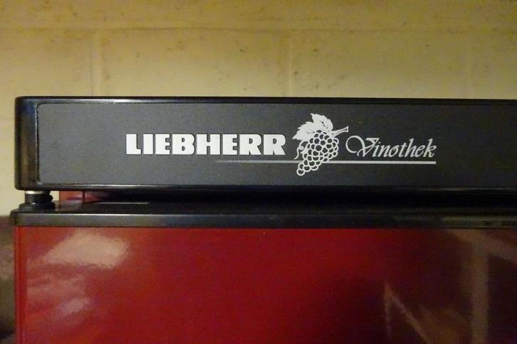 Cave à vin Liebherr vinothek pour +- 90 bouteilles, Collections, Vins, Comme neuf, Autres types, France, Enlèvement