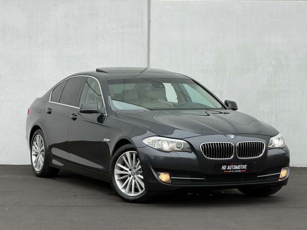 BMW F10 523i *AUTOMATIC* • LEDER • GPS • OPENDAK • 1STE EIG., Auto's, BMW, Automaat, Achterwielaandrijving, Beige, 2996 cc