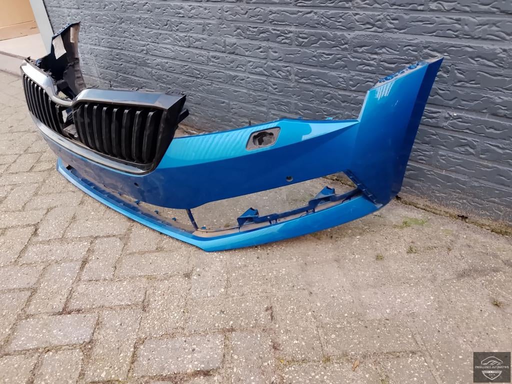 Pare-chocs avant Skoda Superb 3V Facelift 19-24 4xPDC KLS Or, Infoline@skoda-auto.cz, Pare-chocs, Tr. Vaclava Klementa 869
293 01  Mlada Boleslav, CZ