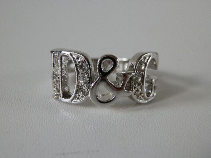D&G ring., Handtassen en Accessoires, Ringen, Zo goed als nieuw, Dame of Heer, 18 tot 19, Zilver, Overige materialen, Met kristal