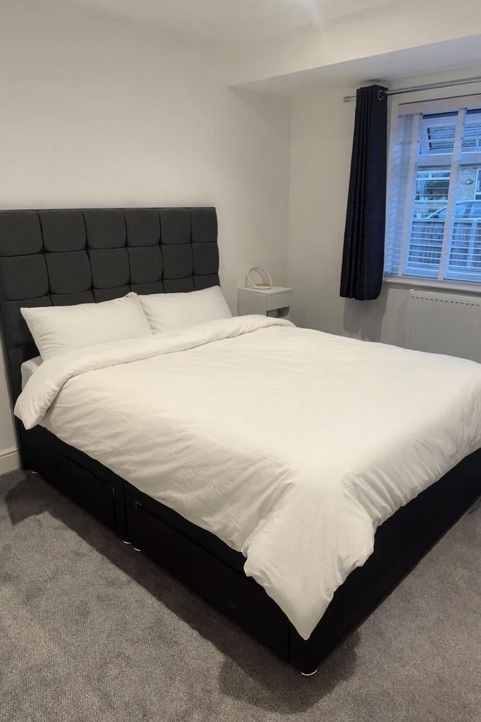 Lit neuf à vendre avec livraison gratuite à domicile 160x200, Enlèvement ou Envoi, Crème