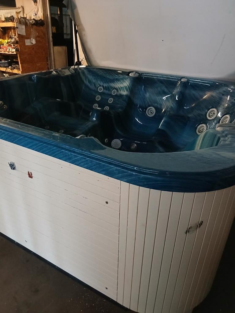 Jacuzzi gratis geleverd geplaatst en 1j garantie, Ophalen of Verzenden