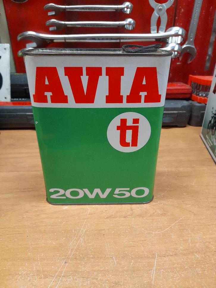 ancien bidon huile vide avia ti 20w50, Collections, Marques & Objets publicitaires, Utilisé, Autres types, Envoi