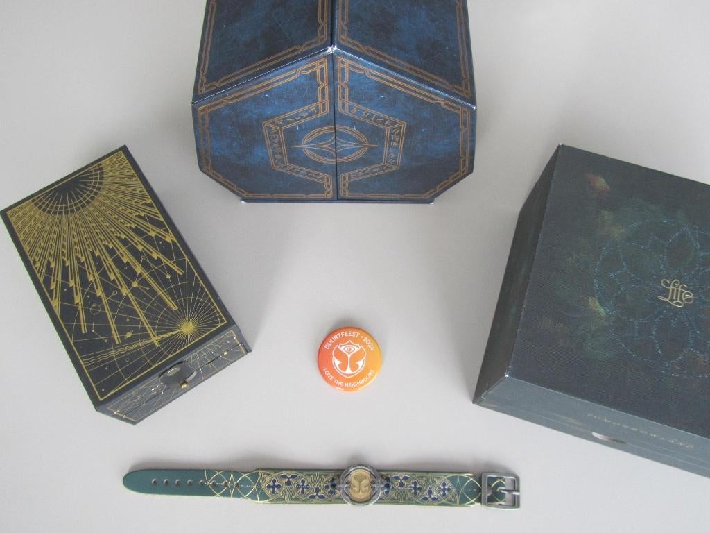 LOTJE TOMORROWLAND (3 treasure cases, 1 bracelet, 1 button), Ophalen of Verzenden