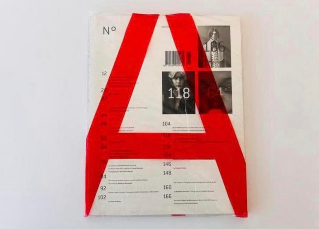 NºA sealed magazine featuring Dirk Van Saene - 2001, Ophalen of Verzenden