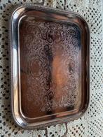 Plateau avec carafes fabriqué en Angleterre, Enlèvement