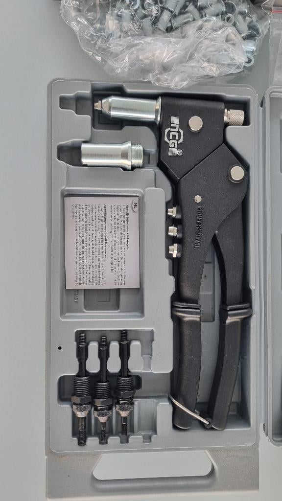 gereedschap rivetteertang + rivetten, Ophalen, Nieuw