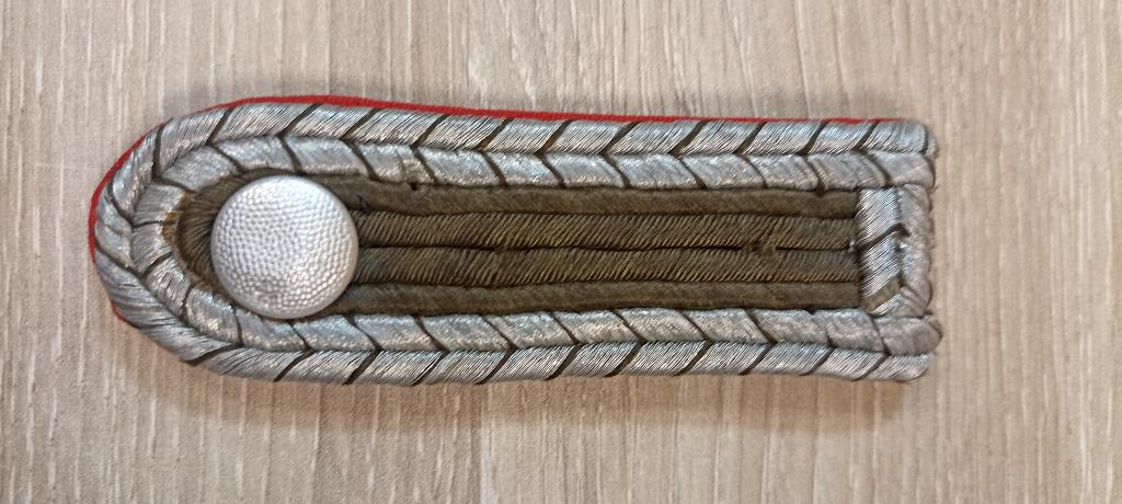 Patte d'épaule d'officier Allemand Leutnant d’artillerie ww2, Envoi, Armée de terre, Emblème ou Badge