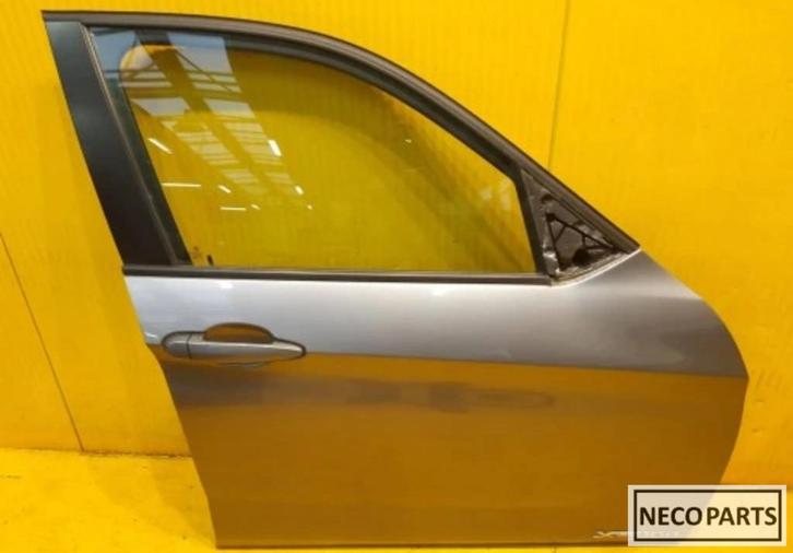 BMW X1 E84 PORTIER DEUR RECHTS A52 ORIGINEEL ALLES LEVERBAAR, Auto-onderdelen, Carrosserie, Achterklep, BMW, Achter, Gebruikt