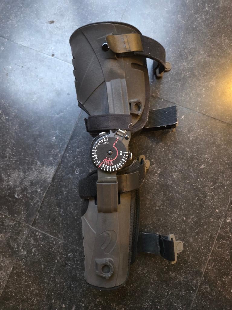 Kniebrace rechts tiener, Ophalen, Gebruikt