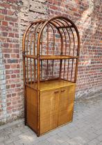 Vintage plankenkast van rotan en bamboe uit de jaren 60, Ophalen, Zo goed als nieuw