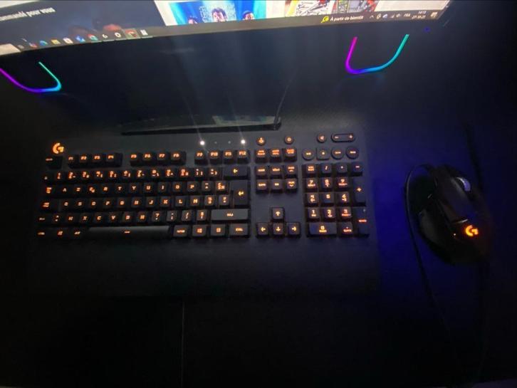 Logitech G213-toetsenbord + G502-muis (inclusief doos), Computers en Software, Toetsenborden, Refurbished, Azerty, Bedraad, Toetsenbord en muis-set