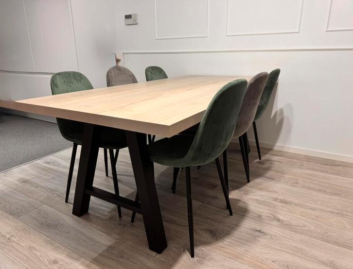Eettafel met stoelen 2x grijs 4x groen 6xcreme bruinig tinte, Huis en Inrichting, Tafels | Eettafels, Zo goed als nieuw, 50 tot 100 cm