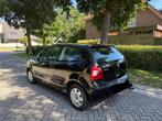 VOLKSWAGEN POLO 1.2i BENZINE GEKEURD VVK 1 HAND 67.000 KM! ✅, Auto's, Voorwielaandrijving, Stof, Zwart, 1198 cc