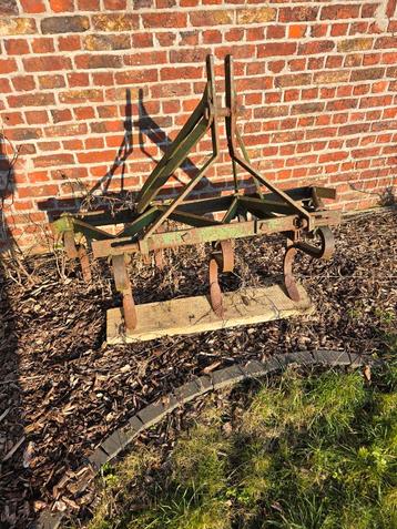 extirpateur micro tracteur  beschikbaar voor biedingen