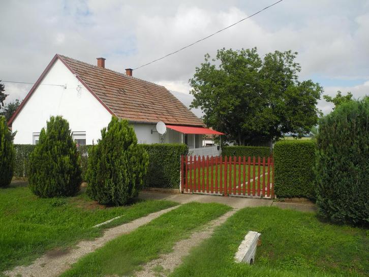 Gelegen aan het beroemde meer van Merenye, Immo, Buitenland, Overig Europa, Woonhuis, Landelijk