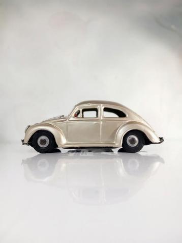 Bandai VW Kever 1:24 goud – jaren ’60, tinted interieur beschikbaar voor biedingen