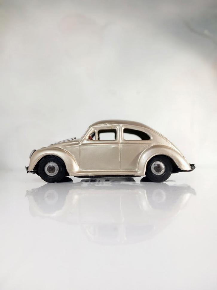 Bandai VW Kever 1:24 goud – jaren ’60, tinted interieur, Antiek en Kunst, Antiek | Speelgoed, Ophalen of Verzenden