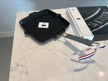 Assiette à griller Staub 24 cm neuve dans sa boîte disponible aux enchères