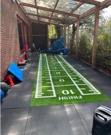 Sprinttrack sprint track kunstgras hyrox bootcamp beschikbaar voor biedingen